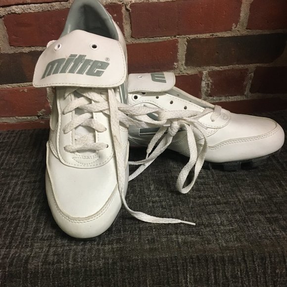 Mitre Cleats - Picture 1 of 5